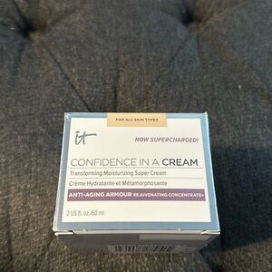 IT COSMETICS CONFIDENCE IN A CREAM - NEW IN BOX